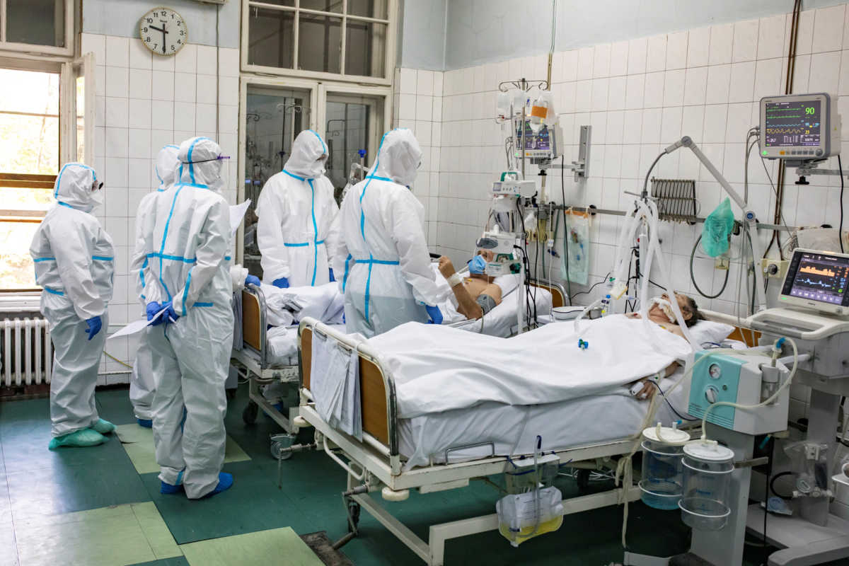 Medical workers treat a patient suffering from the coronavirus disease (COVID-19) inside the Intensive Care Unit at the Hospital for Infectious and Tropical Diseases of the Clinical Center of Serbia in Belgrade, Serbia, April 24, 2020. REUTERS