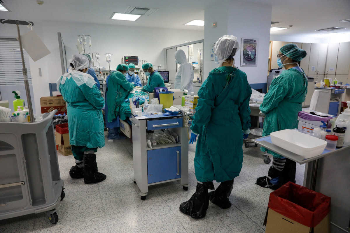 Κορονοϊός: Ασφυκτιούν τα νοσοκομεία στην Κρήτη – 106 νοσηλευόμενοι και 17 διασωληνωμένοι