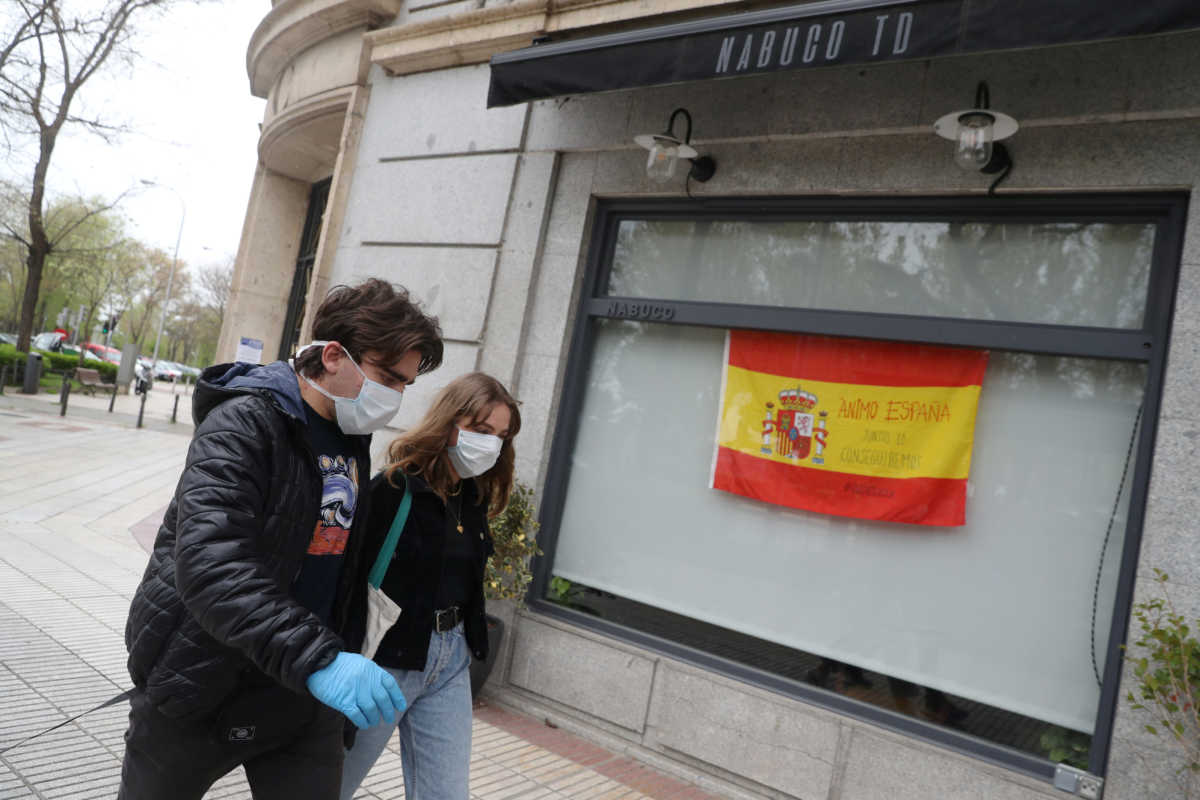 Η Ισπανία βάζει όλους τους ταξιδιώτες σε καραντίνα δύο εβδομάδων