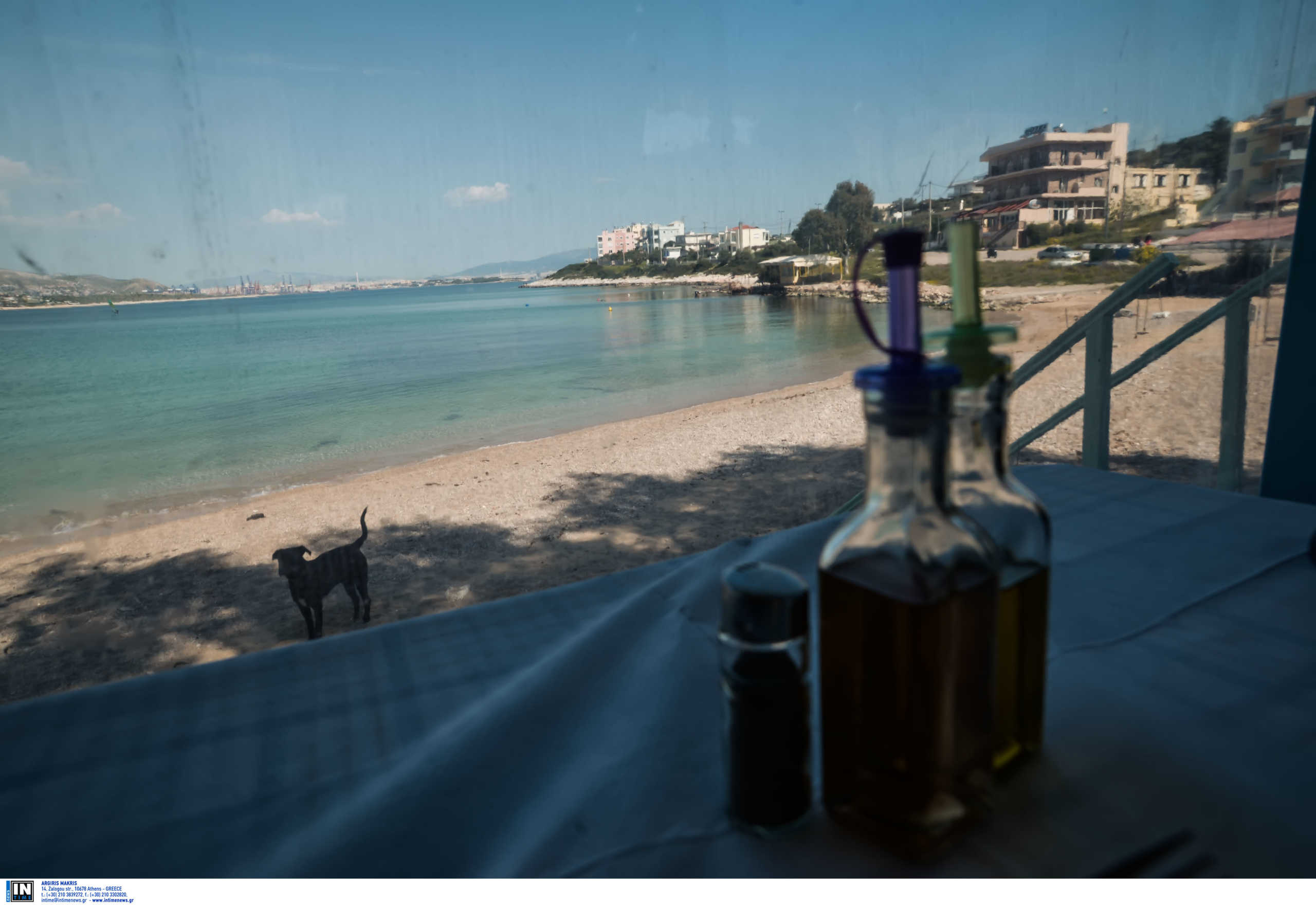Βόλος: Άνοιξε την ταβέρνα, έβγαλε τραπέζια στην ακροθαλασσιά και το… πλήρωσε ακριβά