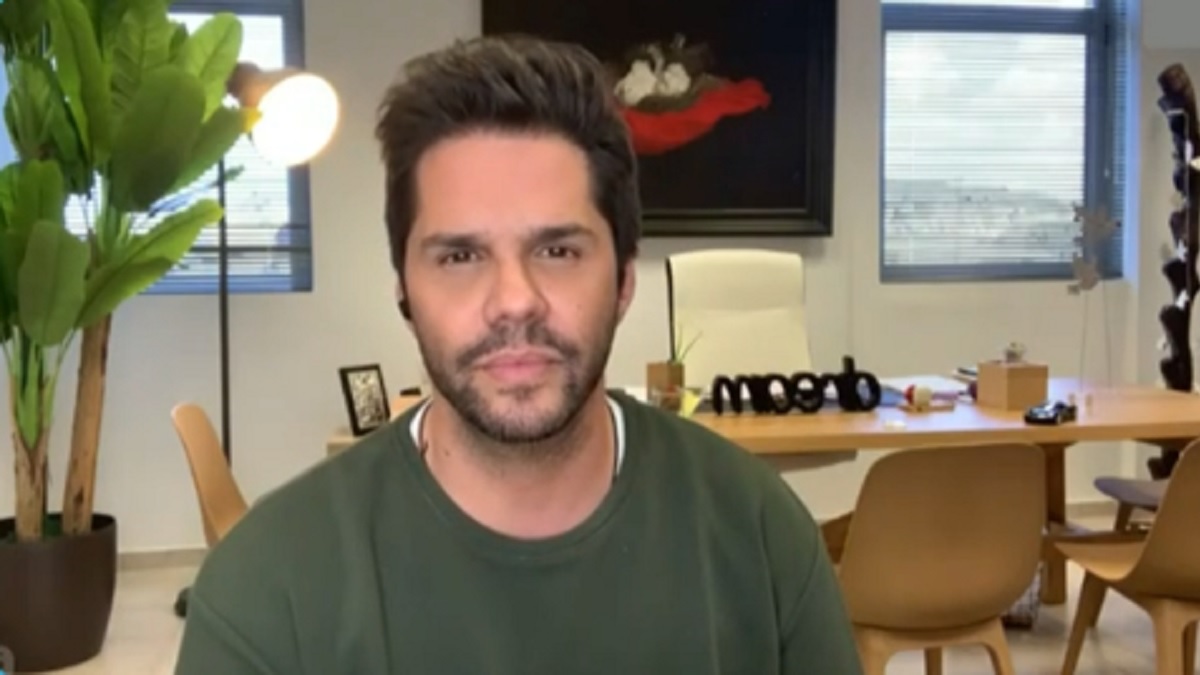 “Δεν μπορεί σε όποιον είναι υπεύθυνος, σώφρων και ηθικός να μην του περνάει από το μυαλό ότι χιλιάδες άνθρωποι θα δυστυχήσουν”