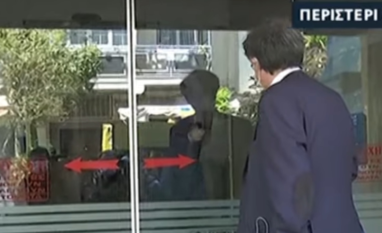 Ξέφραγο αμπέλι η κλινική Ταξιάρχαι στο Περιστέρι – Το ξέσπασμα ηλικιωμένης με κορονοϊό – Επί τόπου ο Σωτήρης Τσιόδρας
