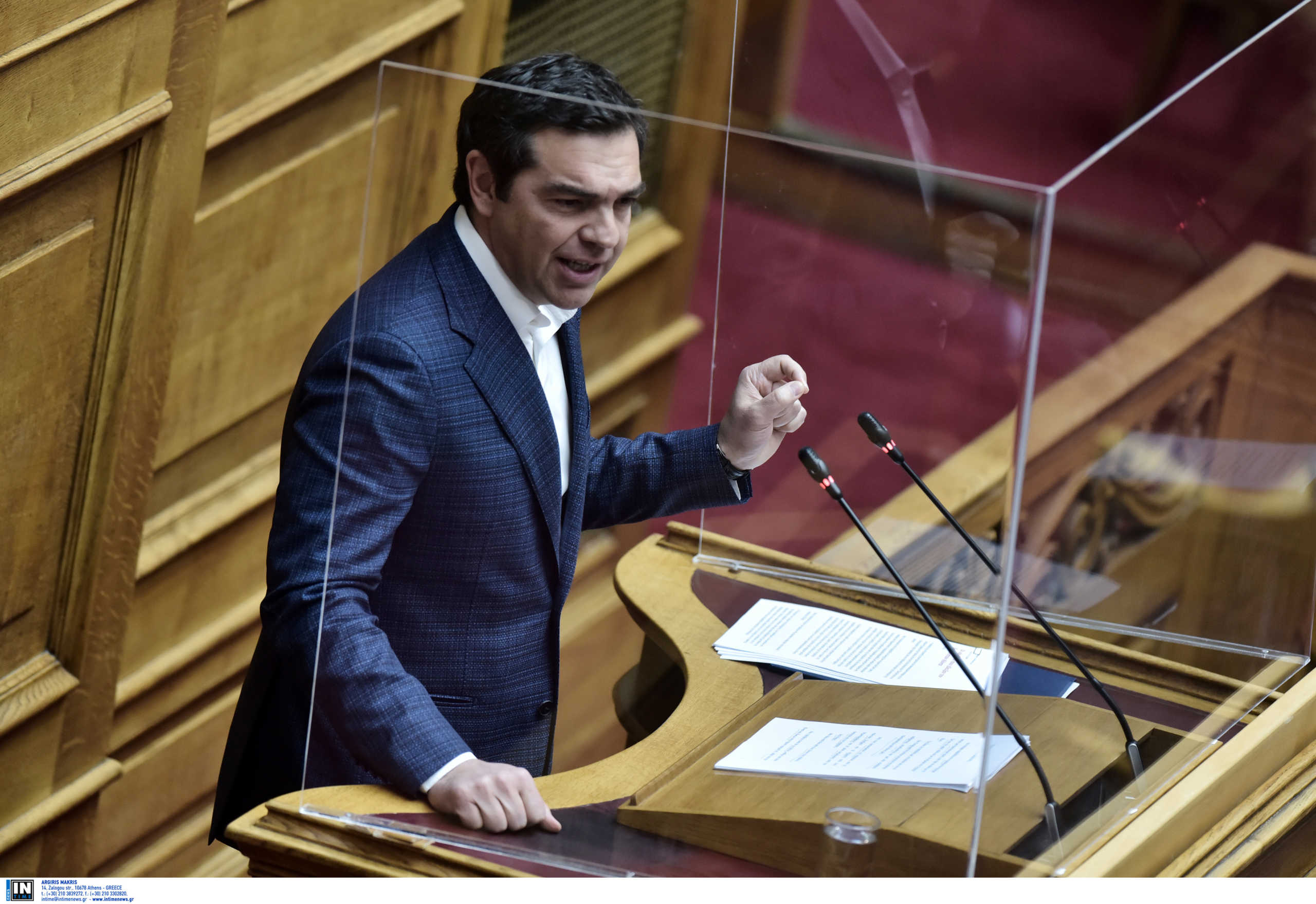 Τσίπρας σε Μητσοτάκη: Παίρνεις αχρείαστο ρίσκο για τα σχολεία