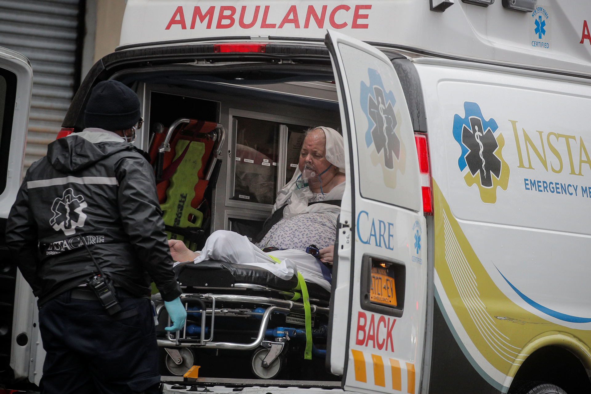 Emergency Medical Services paramedics unload a patient at NYU Langone Hospital-Brooklyn, during the outbreak of the coronavirus disease (COVID-19) in the Brooklyn borough of New York, U.S., April 24, 2020. REUTERS
