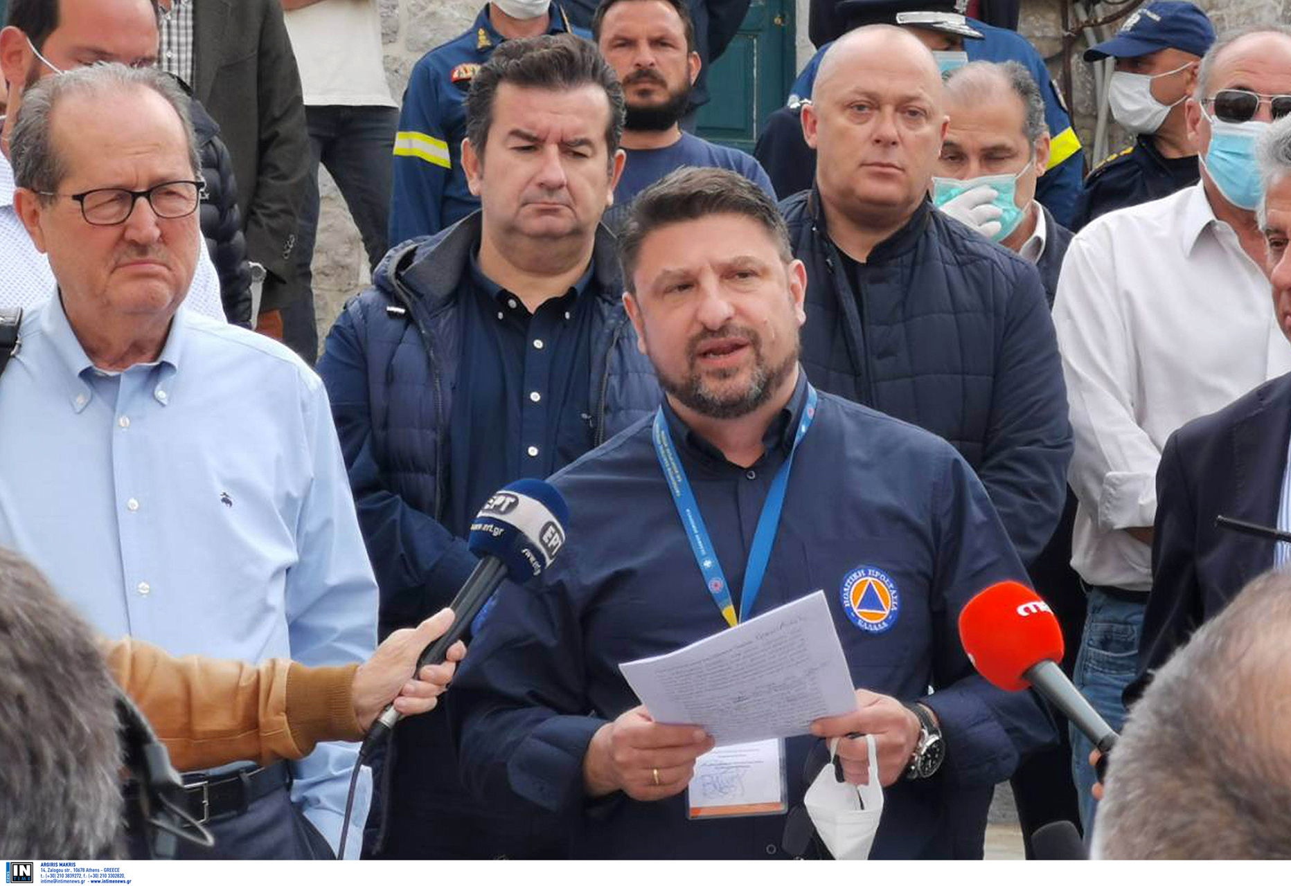 Σύσκεψη στο Δημαρχείο του Κρανιδίου παρουσία του Υφυπουργού πολιτικής προστασίας Νίκου Χαρδαλιά , Τρίτη 21 Απριλίου 2020.  Η υγειονομική βόμβα στο Κρανίδι για την οποία πολλοί προειδοποιούσαν, τελικά έσκασε σήμερα μετά τις δειγματοληψίες που πραγματοποιήθηκαν στην δομή φιλοξενίας των προσφύγων και μεταναστών στο Πόρτο Χέλι του Δήμου Ερμιονίδας στην Αργολίδα. Σύμφωνα με τον Νίκο Χαρδαλιά εντοπίσθηκαν 150 θετικά κρούσματα ανάμεσα στους 470 αιτούντες άσυλο που διαμένουν στη δομή. Στο Κρανίδι έχουν μεταβεί σήμερα Τρίτη 21 Απριλίου ο Περιφερειάρχης Πελοποννήσου Παναγιώτης Νίκας, ο Αντιπεριφερειάρχης Αργολίδας Ιωάννης Μαλτέζος, ο Θεματικός Αντιπεριφερειάρχης Δημήτρης Σχινοχωρίτης, ο Περιφερειακός Σύμβουλος Ιωάννης Μαντζούνης, ο Πρόεδρος του Ιατρικού Συλλόγου Αργολίδας Κωνσταντίνος Κατσαρός, όπου θα πραγματοποιήθηκε  σύσκεψη με τον Δήμαρχο Ερμιονίδος και τον Υφυπουργό Πολιτικής Προστασίας Νίκο Χαρδαλιά για τον συντονισμό και την αντιμετώπιση της κατάστασης.