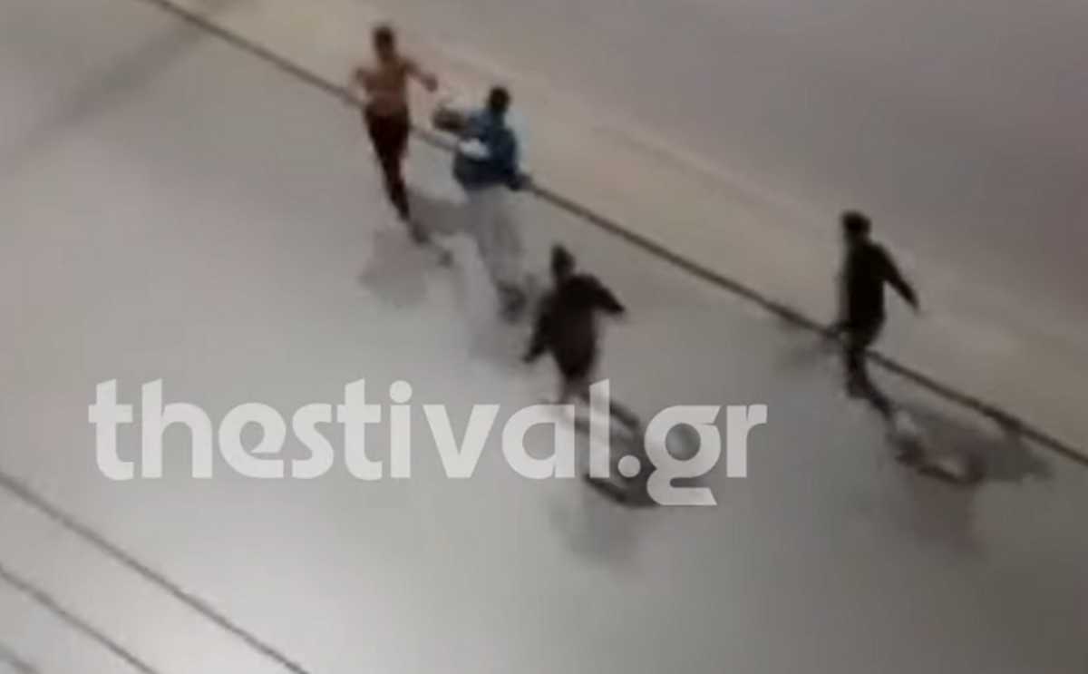 Θεσσαλονίκη: Σοκάρει το βίντεο ντοκουμέντο με την επίθεση σε ημίγυμνο άντρα! Μίσος και ύβρεις μπροστά σε οδηγούς