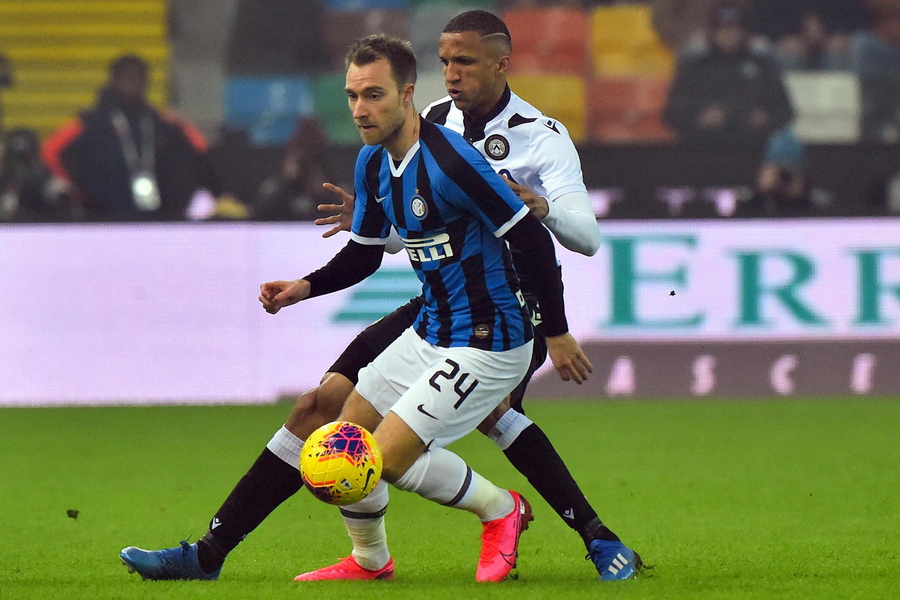 epa08188919 Inter's Christian Eriksen (L) and Udinese's Rodrigo Becao (R) in action during the Italian Serie A soccer match Udinese Calcio vs FC Inter at the Friuli - Dacia Arena stadium in Udine, Italy, 02 February 2020.  EPA