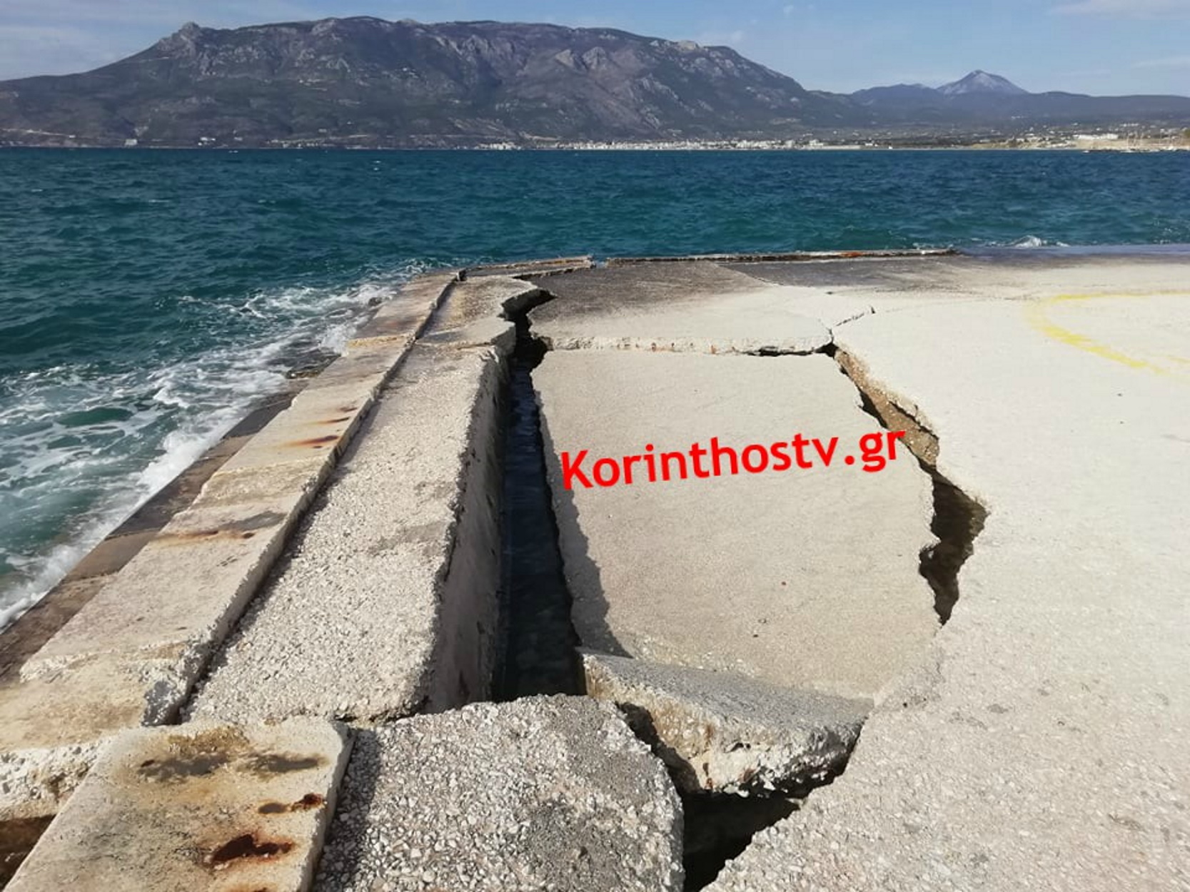 Κόρινθος: Άνοιξε η γη στα δύο (pics)