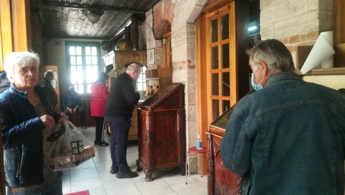 Κοζάνη: Γέμισαν πιστούς οι εκκλησίες, πρώτη μέρα μετά την απαγόρευση – Συγκινητικές στιγμές (pics, video)
