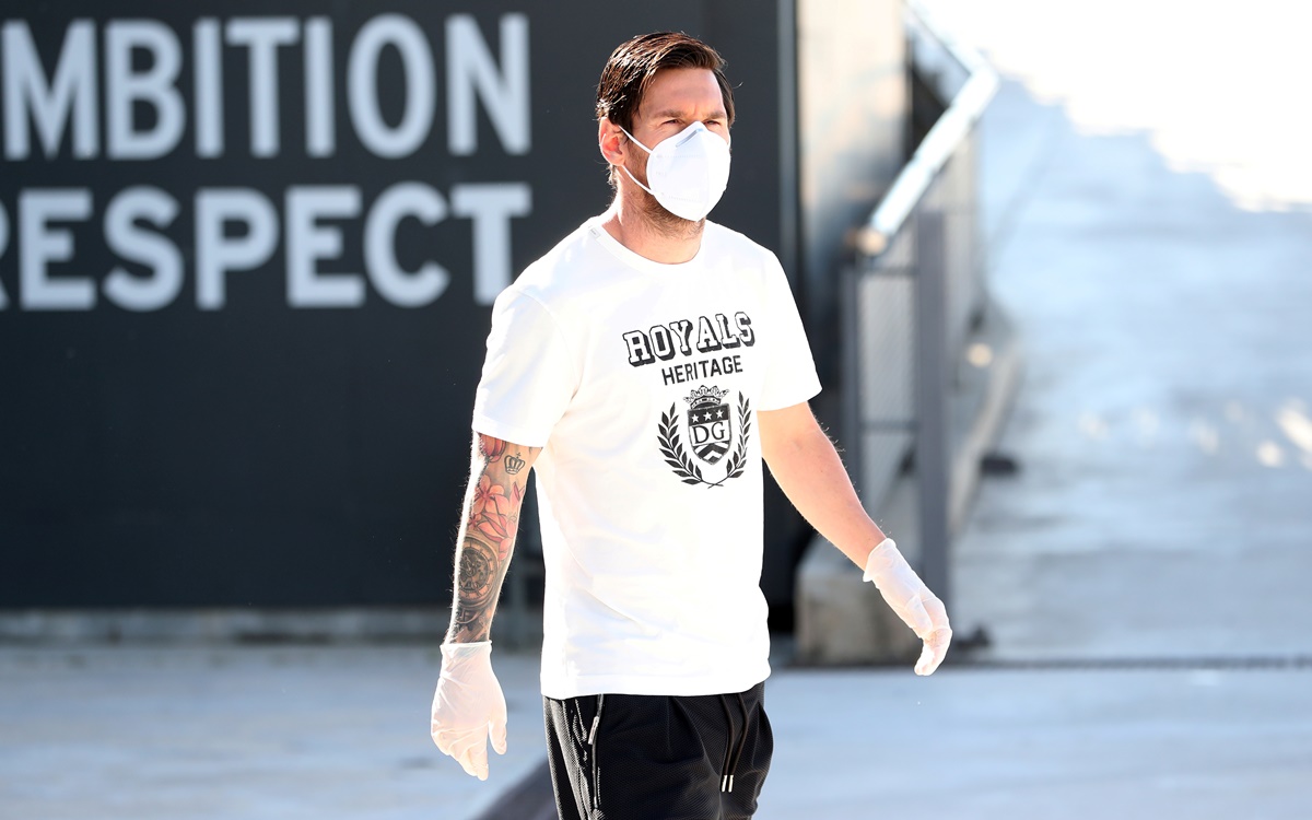 FC Barcelona's Lionel Messi wearing a protective face mask and gloves at Ciutat Esportiva Joan Gamper training ground for COVID-19 tests following the outbreak of the coronavirus disease (COVID-19), Barcelona, Spain, May 6, 2020. Miguel Ruiz