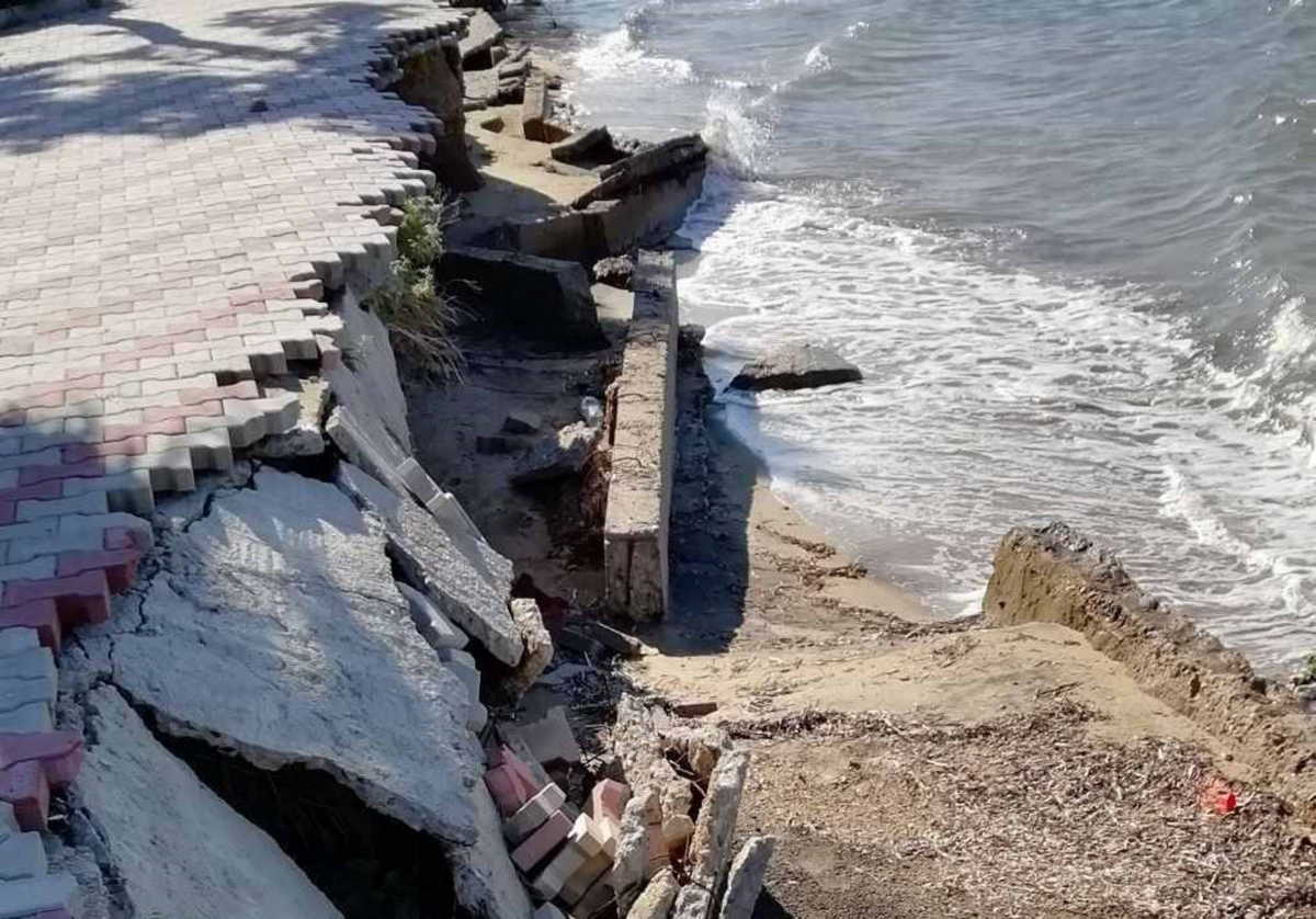 Χαλκιδική: Κατέρρευσε η παραλία της Νέας Ηράκλειας (pics, video)