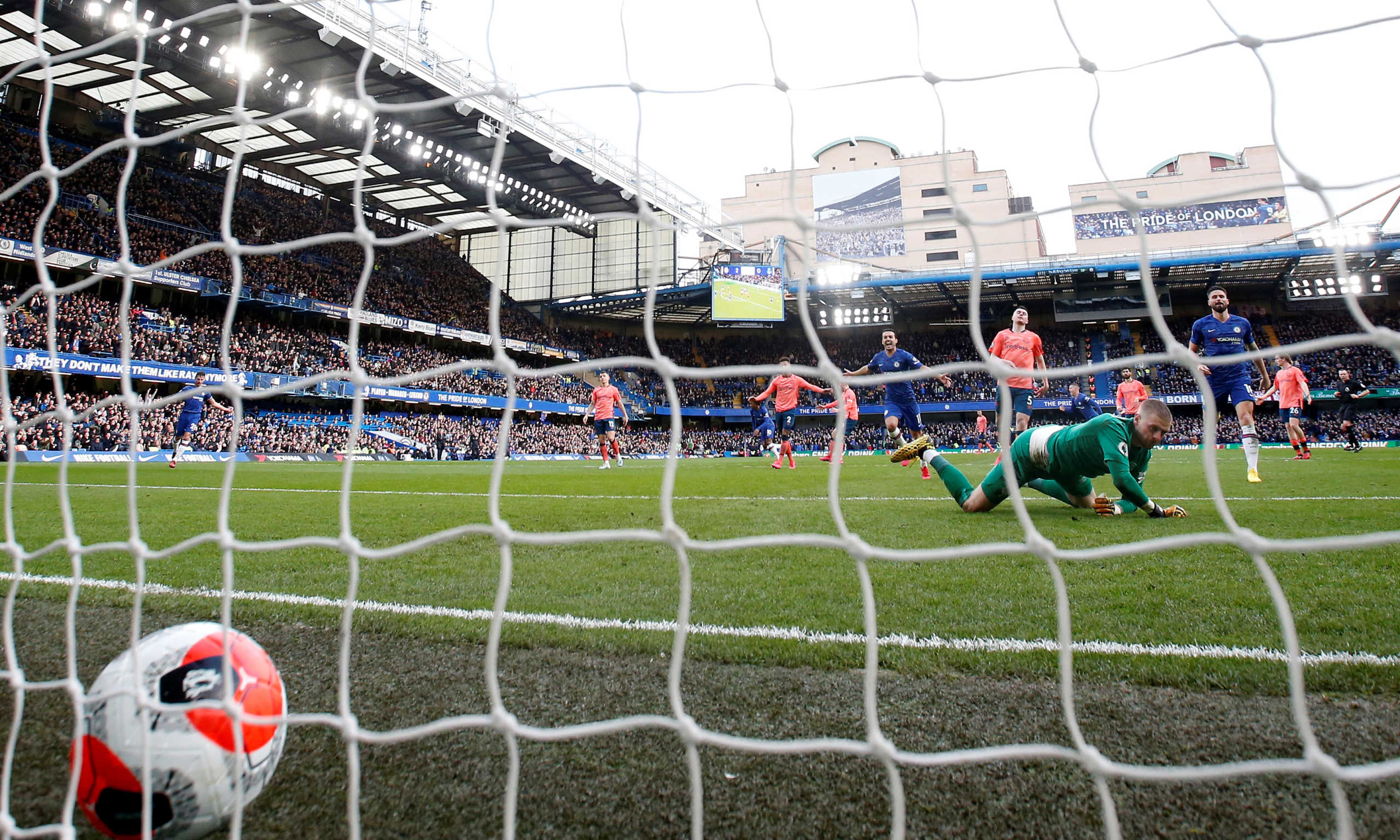 Soccer Football - Premier League - Chelsea v Everton - Stamford Bridge, London, Britain - March 8, 2020  Chelsea's Willian celebrates scoring their third goal   Action Images via Reuters