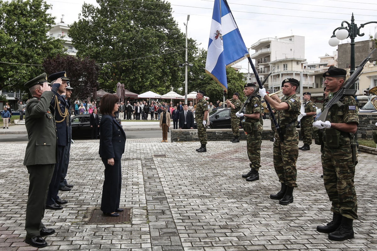Στο Δ’ Σώμα Στρατού η Κατερίνα Σακελλαροπούλου: «Αδιαπραγμάτευτη η προστασία των κυριαρχικών μας δικαιωμάτων»
