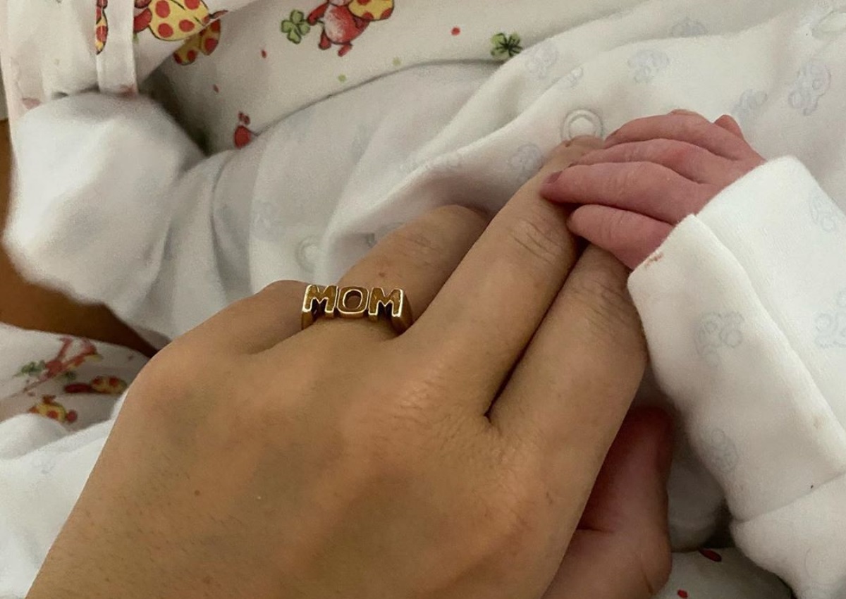 Διάσημη καλλονή έγινε ξανά μαμά στα 42 της χρόνια!