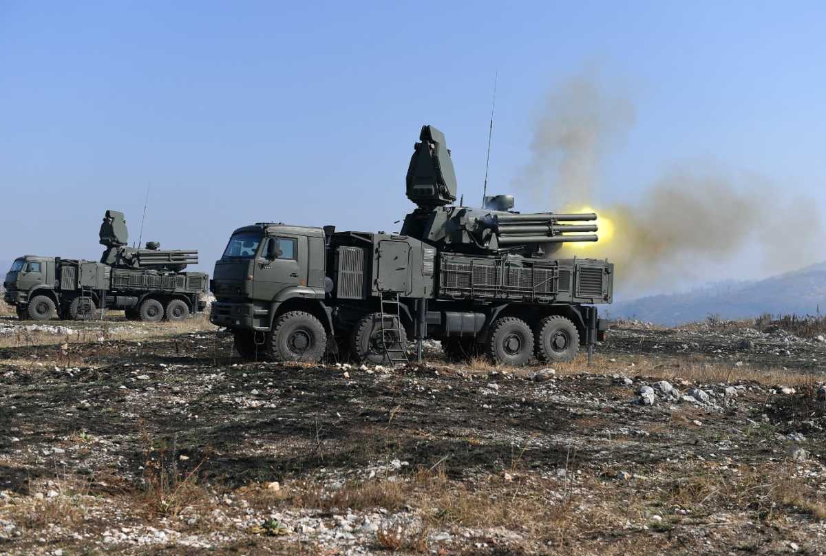 Στα όπλα οι παλιοί “σύμμαχοι”: Οι αντάρτες του Ερντογάν κατέστρεψαν ρωσικά Pantsir-S1 στη Λιβύη (vid)