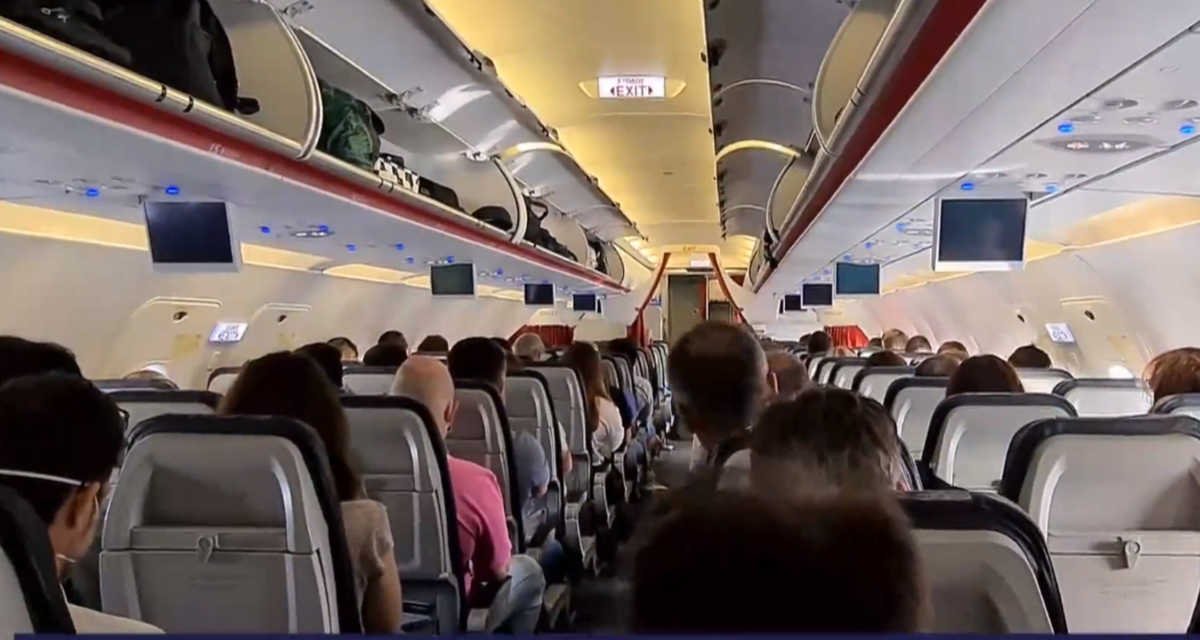 Πρωτόγνωρες σκηνές στις πτήσεις – Το Live News μέσα στα πρώτα αεροπλάνα για Αθήνα