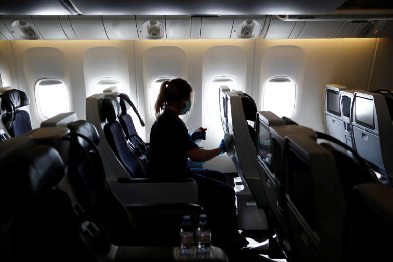 Οι ΗΠΑ ετοιμάζουν ποινές για τους σαματατζήδες επιβάτες στα αεροπλάνα