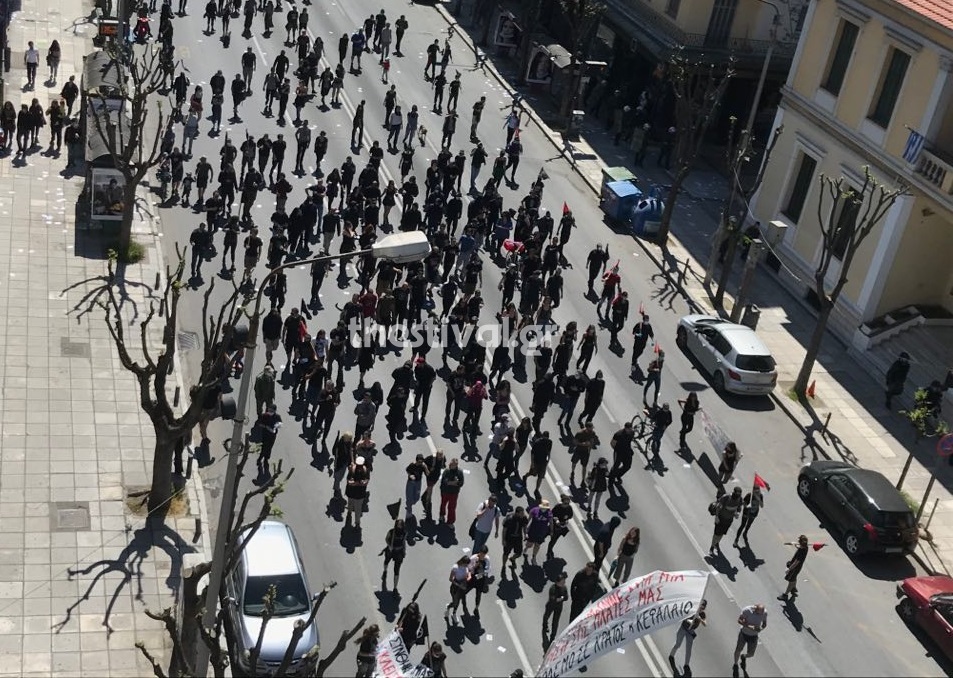 Θεσσαλονίκη: Η πορεία αντιεξουσιαστών και οι κινήσεις της αστυνομίας (Βίντεο)