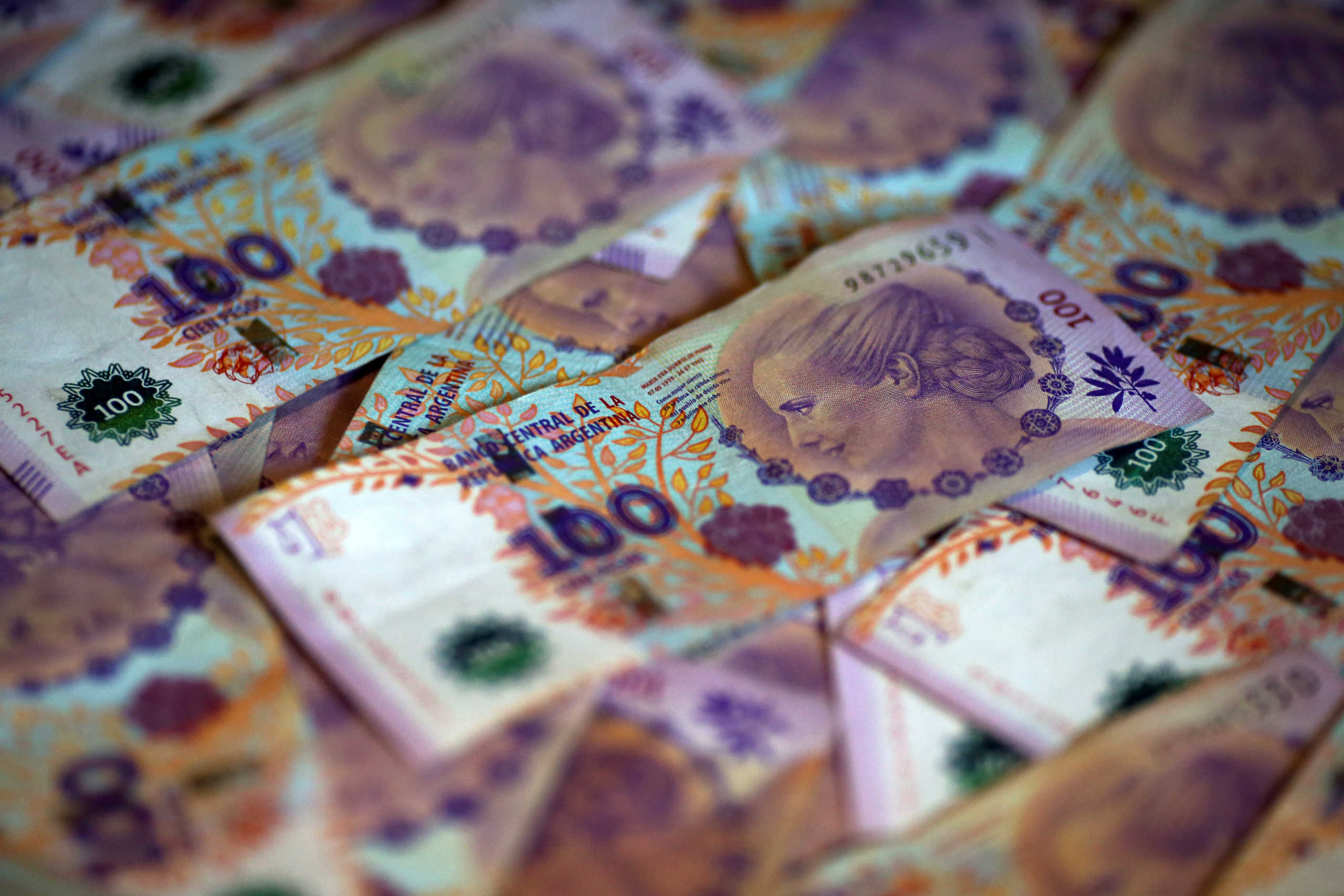 FILE PHOTO: FILE PHOTO: Argentine one hundred peso bills are displayed in this picture illustration taken September 3, 2019. REUTERS