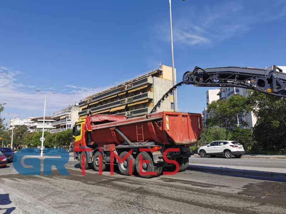 Θεσσαλονίκη: Συνεχίζουν από εκεί που έμειναν τον Μάρτιο! Ασφαλτοστρώσεις στον πιο “ευαίσθητο” δρόμο (Βίντεο)