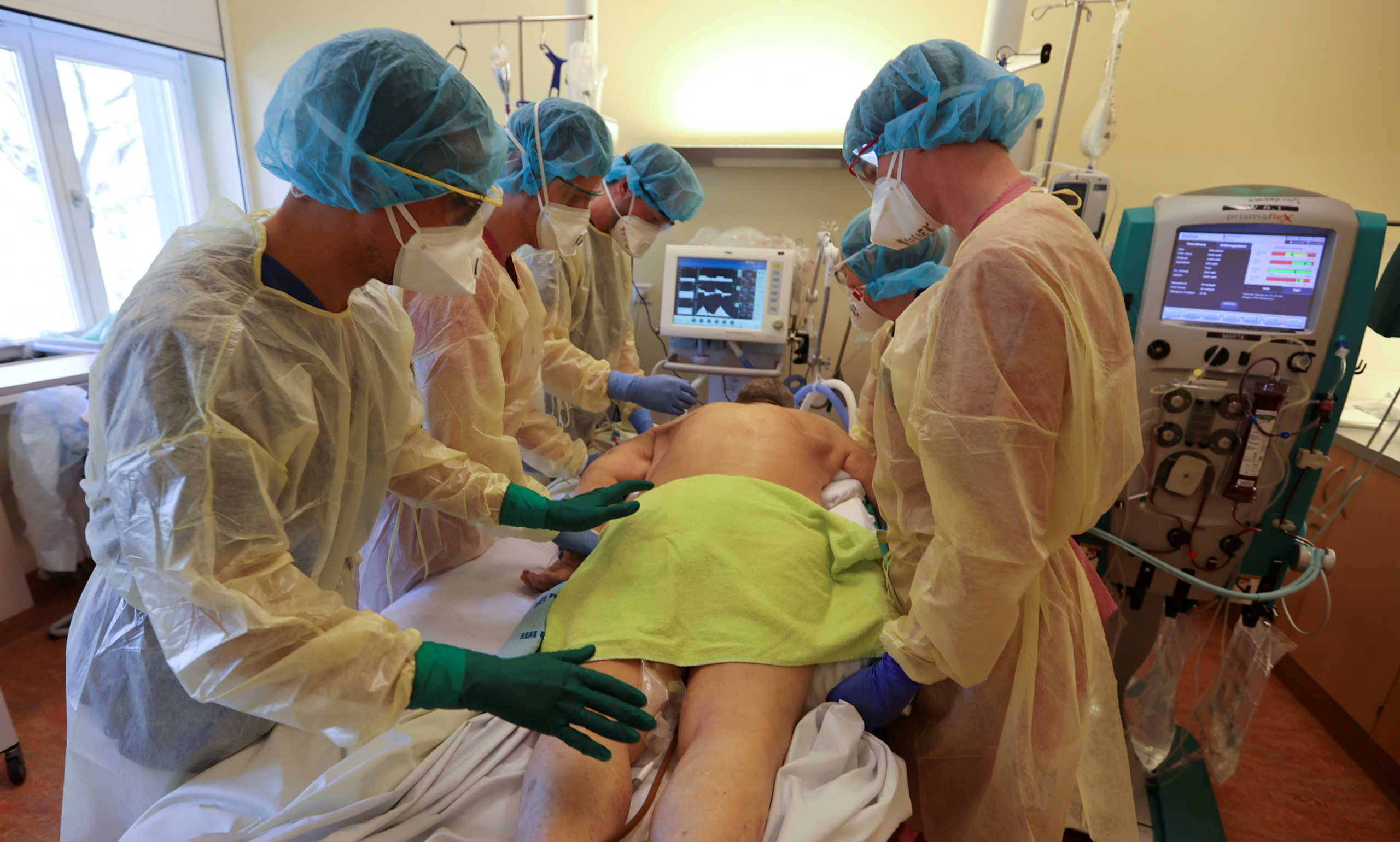 Member of the medical staff in protective suits treat a patient suffering from the coronavirus disease (COVID-19) in an intensive care unit at Havelhoehe community hospital in Berlin, Germany, April 20, 2020.  REUTERS