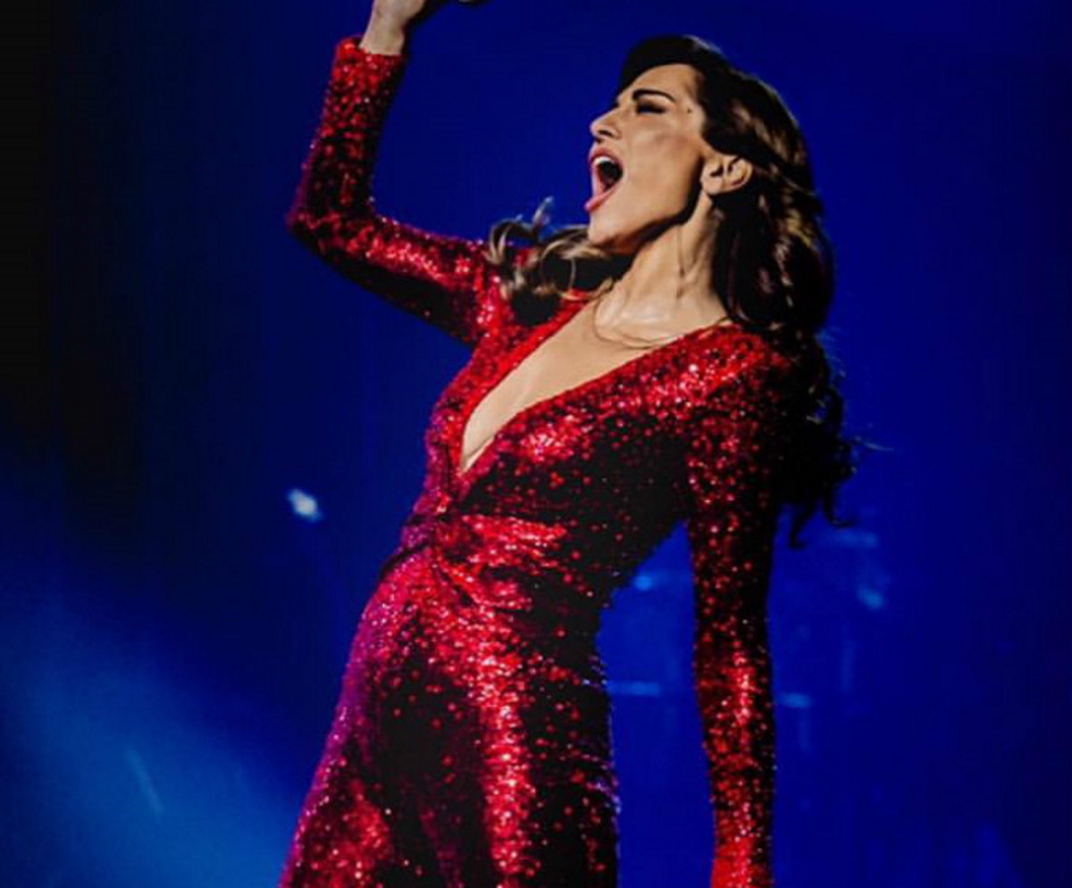 Δέσποινα Βανδή: Γνωστή Ελληνίδα φόρεσε φόρεμα της τραγουδίστριας, για νυφικό στον γάμο της!