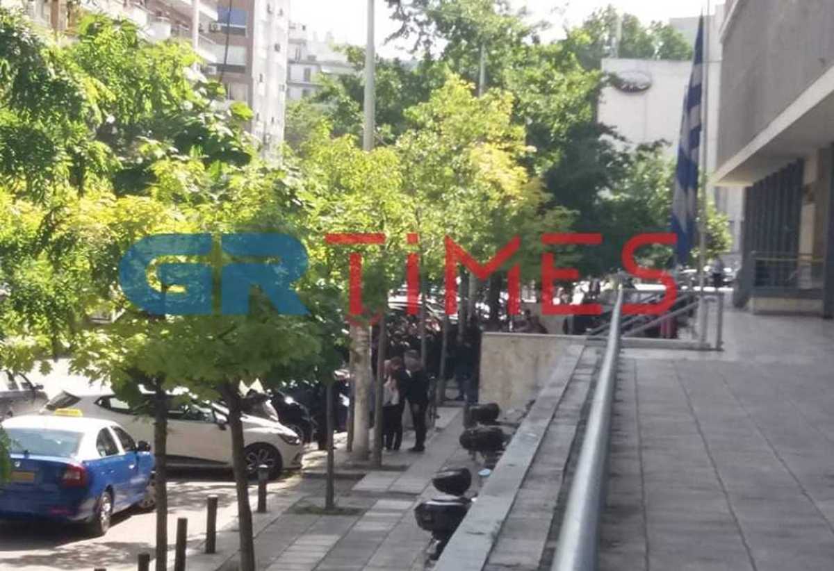 Θεσσαλονίκη: Αντιεξουσιαστές στα δικαστήρια για τους δράστες της επίθεσης στο σπίτι του Δ. Σταμάτη