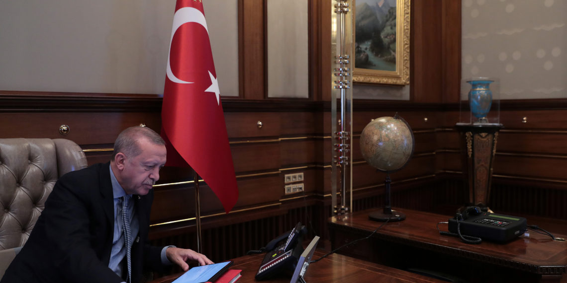 «Βόμβα» από το Reuters: Η Τουρκία έχει βγει στη γύρα αναζητώντας οικονομική βοήθεια