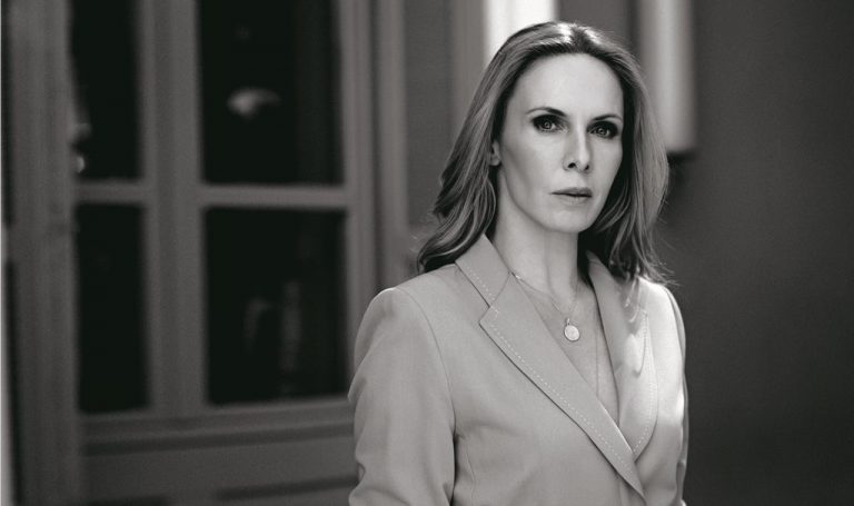 Εβελίνα Παπούλια: Έξαλλη με υπαλλήλους delivery  που δεν φοράνε μάσκα και γάντια!