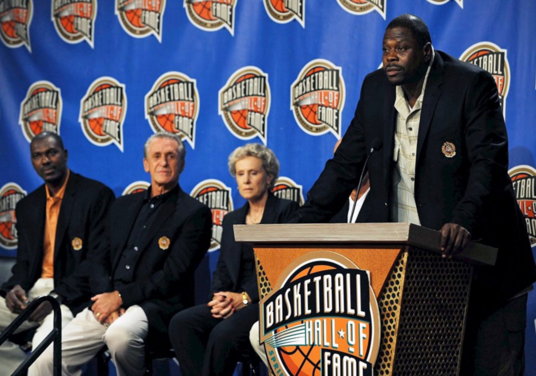 epa01478359 Former NBA Player Patrick Ewing (R) addresses the media during the news conference for the Class of 2008 Basketball Hall of Fame Induction Ceremonies as fellow inductees former NBA Player Hakeem Olajuwon of Lagos, Nigeria (L), Former NBA Coach Pat Riley (2-L) and former Women's Basketball Coach Cathy Rush (3-L) listen at the Basketball Hall of Fame in Springfield Massachusetts, USA, 05 September 2008.  EPA