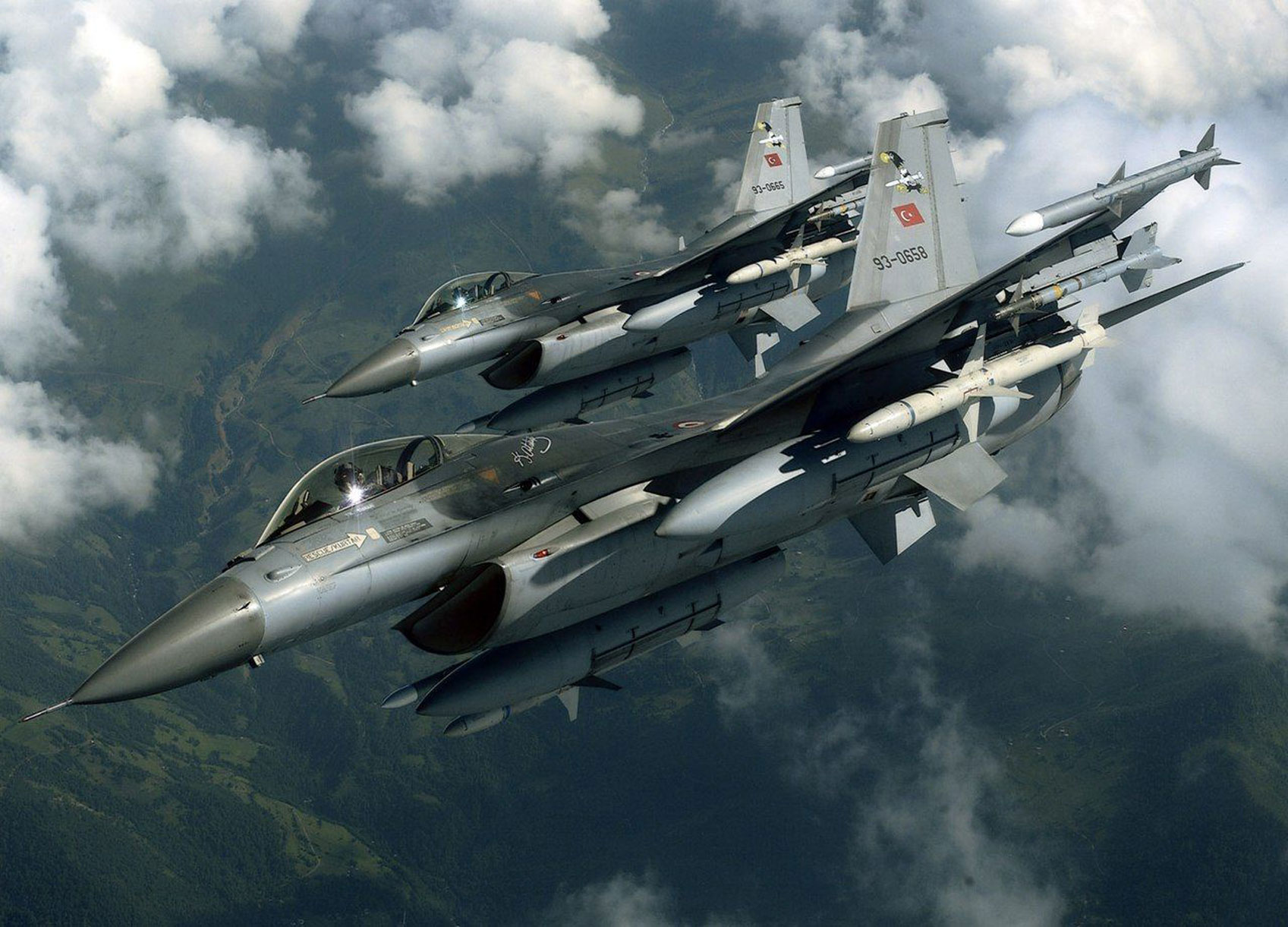 Προκαλεί και από αέρος η Τουρκία: Υπερπτήσεις F-16 πάνω από τους Ανθρωποφάγους
