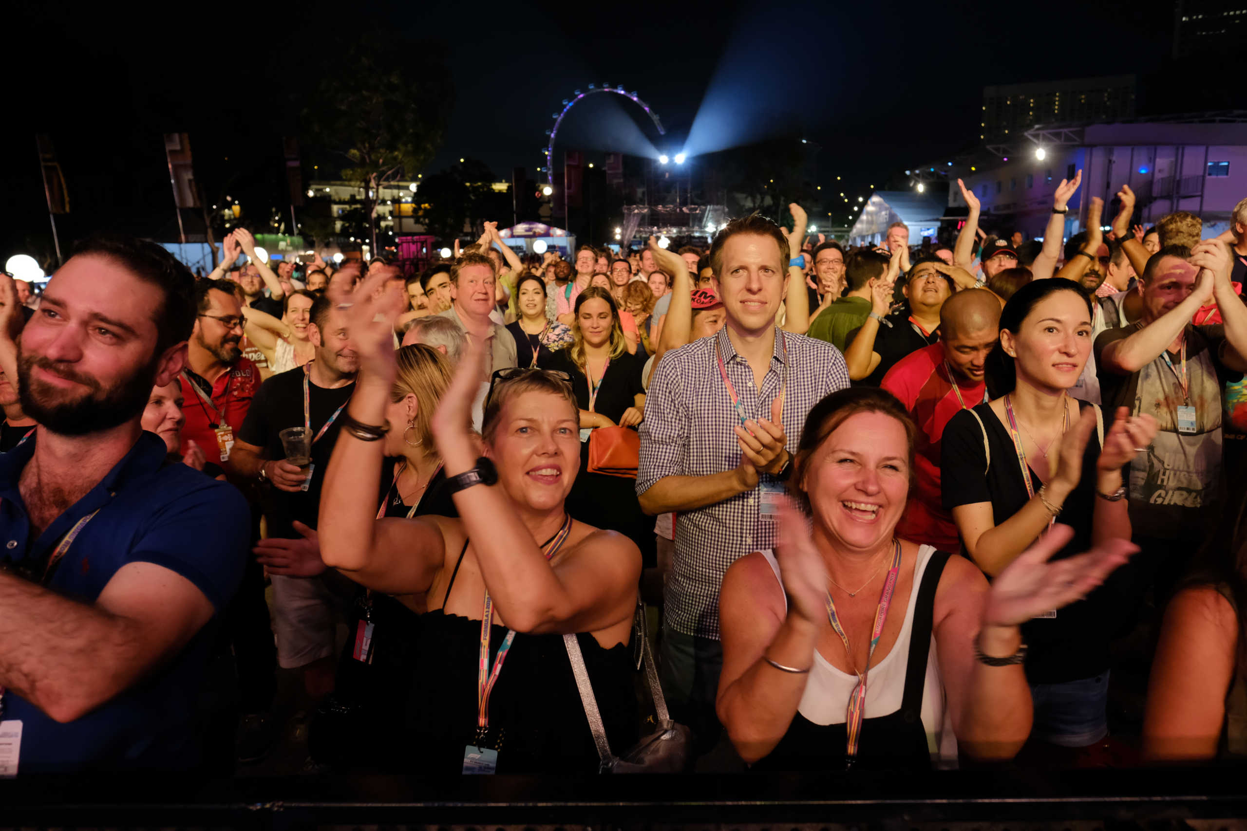 2018 FORMULA 1 SINGAPORE AIRLINES SINGAPORE GRAND PRIX (15 September 2018) - Zone 1 - Wharf Stage - Sugar Hill Gang Crowd watches Singapore Grand Prix via Reuters Plus