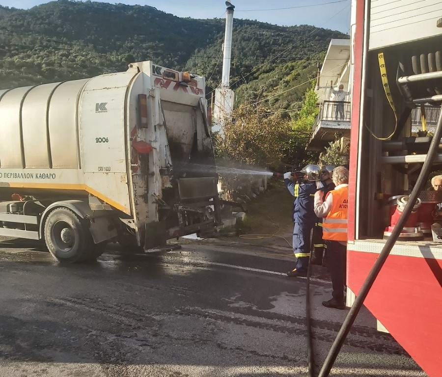 Λασίθι: Σκουπιδιάρικο έπιασε φωτιά την ώρα της αποκομιδής! Τρόμους για τους υπαλλήλους