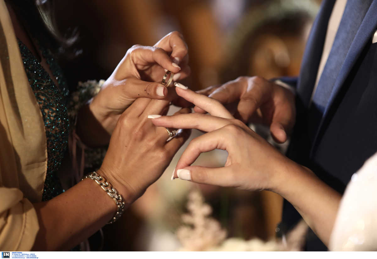 Κεφαλονιά: Παραμυθένιος γάμος στο Φισκάρδο για πασίγνωστο ζευγάρι – Οι εικόνες που ανέβασε η νύφη