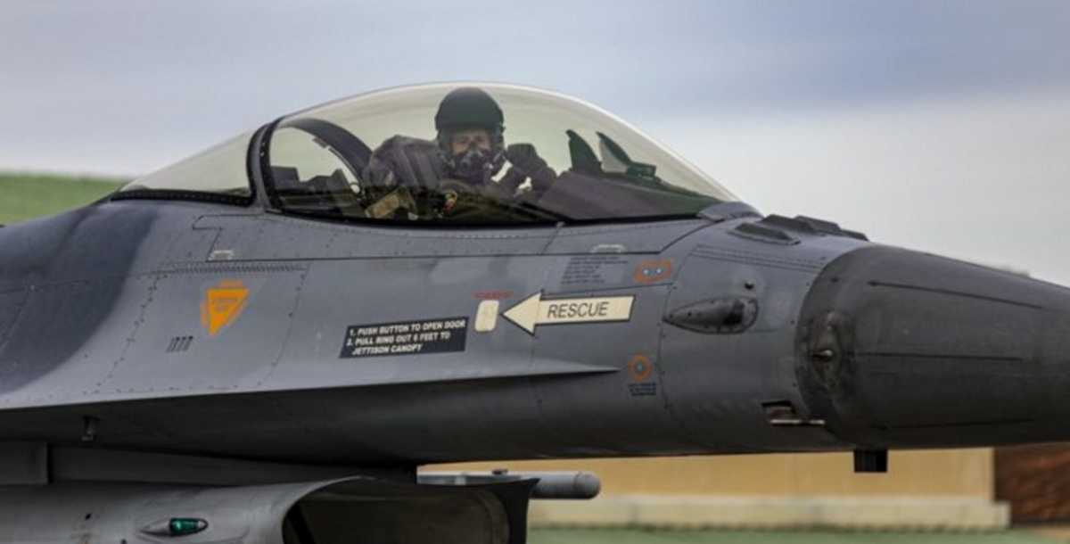 Αμερικανικά και ελληνικά πολεμικά αεροσκάφη πέταξαν πάνω από τα Σκόπια και χαιρέτισαν την ένταξη της χώρας στο ΝΑΤΟ