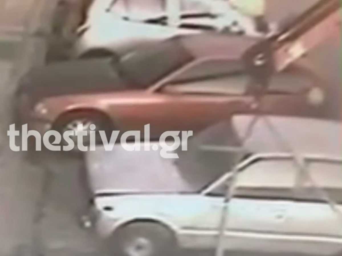 Θεσσαλονίκη: Βίντεο ντοκουμέντο από την κλοπή αυτοκινήτου με γερανό! Οι κινήσεις του δημοτικού υπαλλήλου