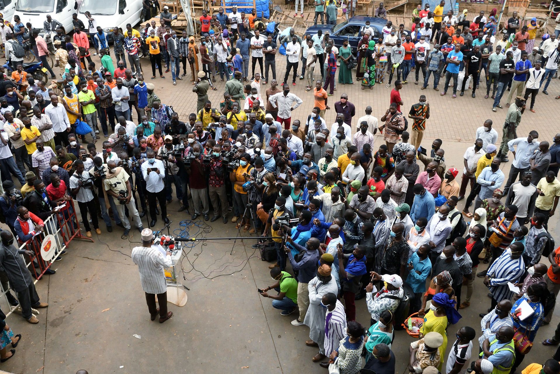 Armand Beouinde, mayor of Ouagadougou talks to the press and traders before the reopening of Rood-Wooko city central market, amid the spread of the coronavirus disease (COVID-19), in Ouagadougou, Burkina Faso April 20, 2020.  Picture taken April 20, 2020. REUTERS