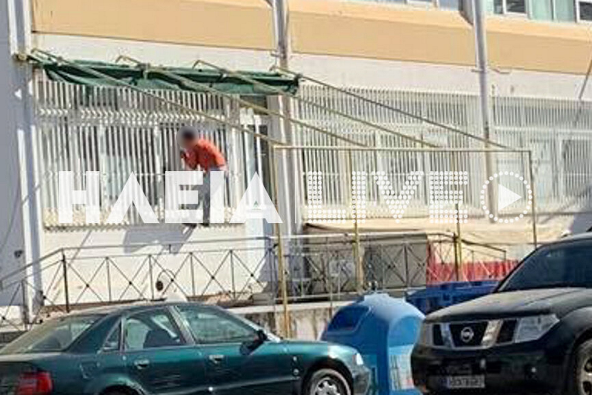 Πύργος: Κυριολεκτικά στα κάγκελα! Σκηνές απείρου κάλλους στην εφορία (Φωτό)
