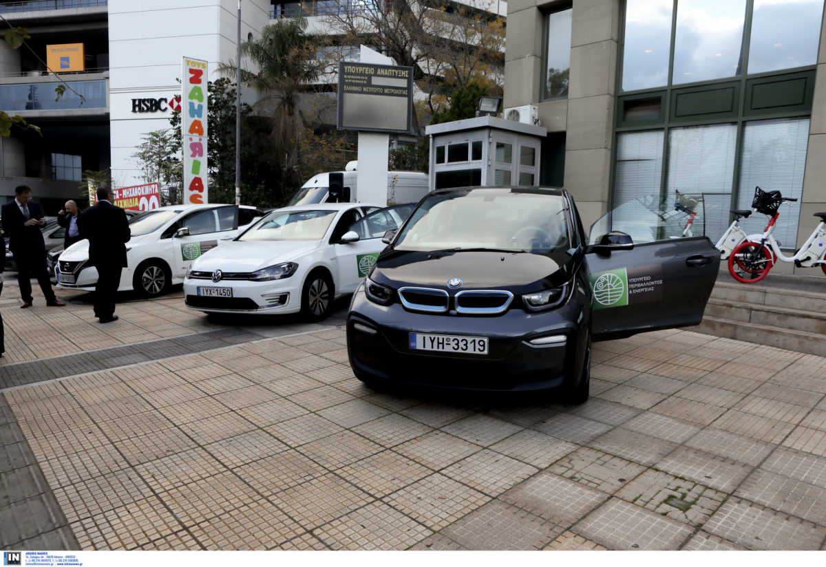 Ηλεκτρικά αυτοκίνητα: Υποχρεωτικοί οι φορτιστές στις πολυκατοικίες