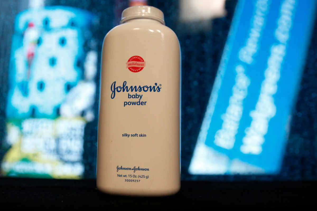 Η απάντηση της Johnson & Johnson για τη διακοπή πωλήσεων ταλκ σε ΗΠΑ και Καναδά