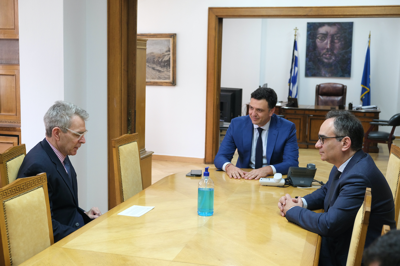 Συνάντηση Κικίλια – Πάιατ: Παραλαβή δωρεάς 200.000 τεστ αντισωμάτων