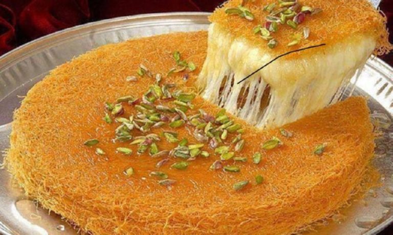 Θεϊκό πολίτικο κιουνεφέ με σιροπιαστό φύλλο κανταΐφι και τυρί