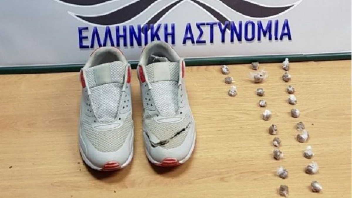Αγρίνιο: Είχε την κοκαΐνη μέσα στο αθλητικό παπούτσι του (pics)