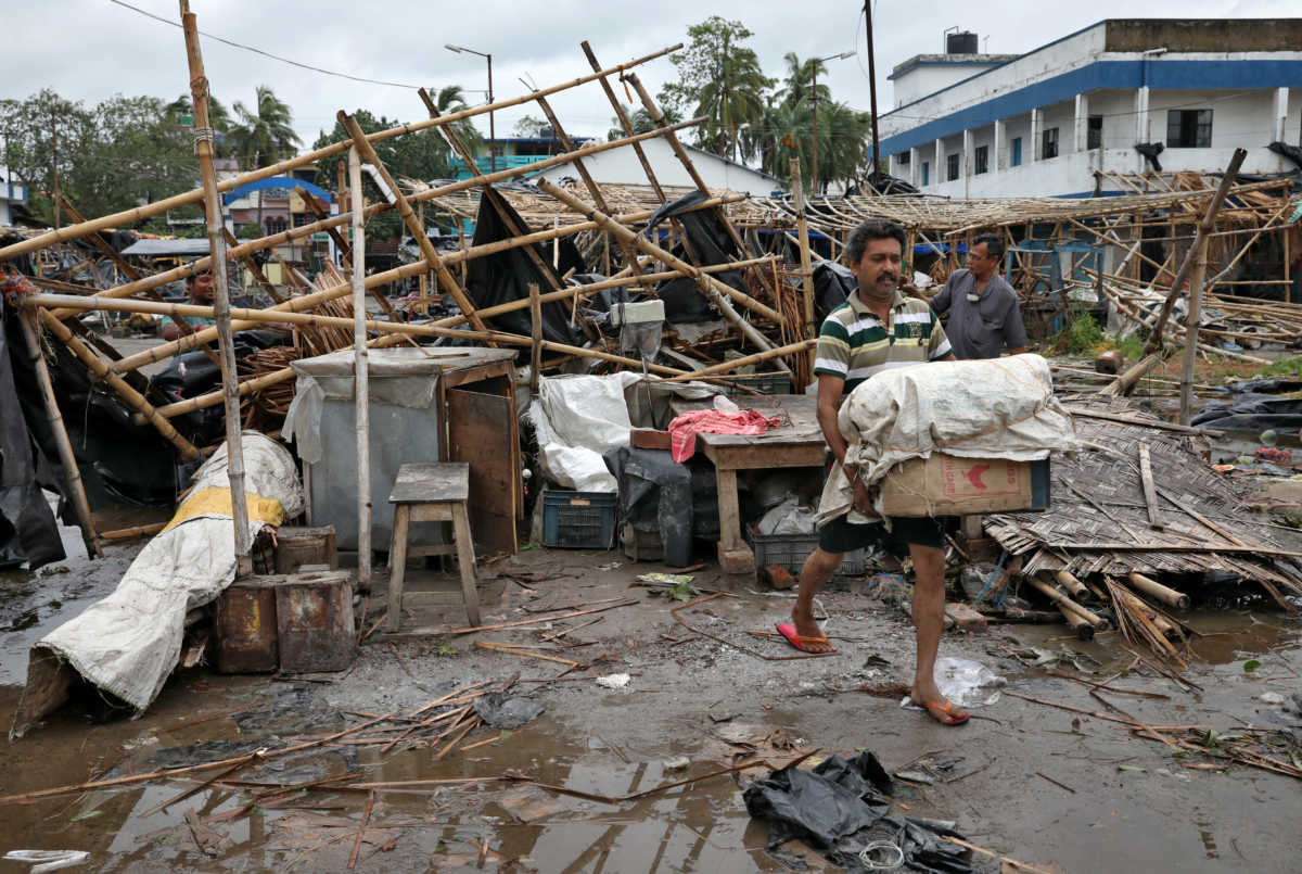 Πάνω από 80 νεκροί και τεράστιες καταστροφές σε Μπανγκλαντές και Ινδία από τον κυκλώνα Αμφάν