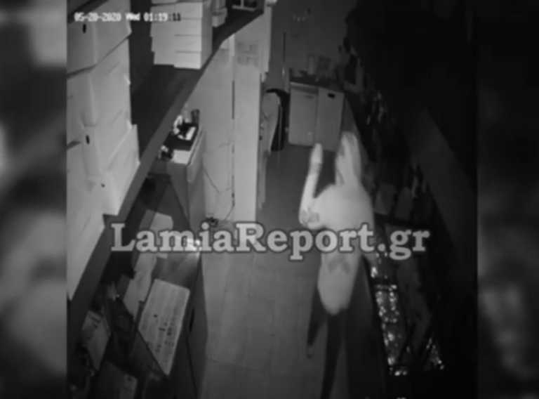 Διάρρηξη στην κάμερα! Τσιγγάνος “ποντικός” τρυπώνει σε μαγαζί στη Λαμία (video)