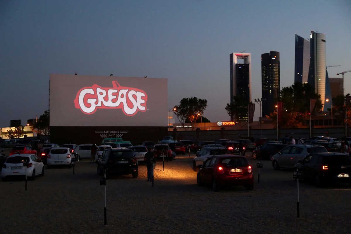 Πρεμιέρα με το κλασικό «Grease» για κινηματογράφο drive-in στη Μαδρίτη