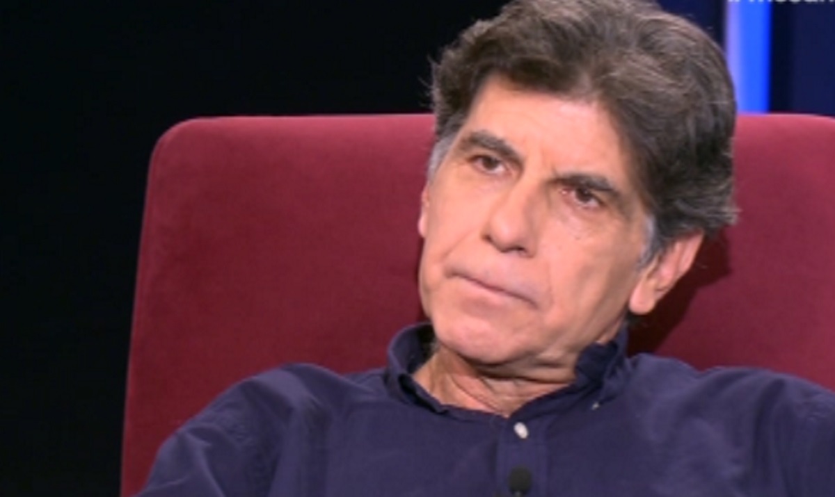 Ο Γιάννης Μπέζος θεωρεί τον εαυτό του καλύτερο από τους ρόλους του! «Οι θεατές έρχονται για μένα, όχι για το ρόλο»