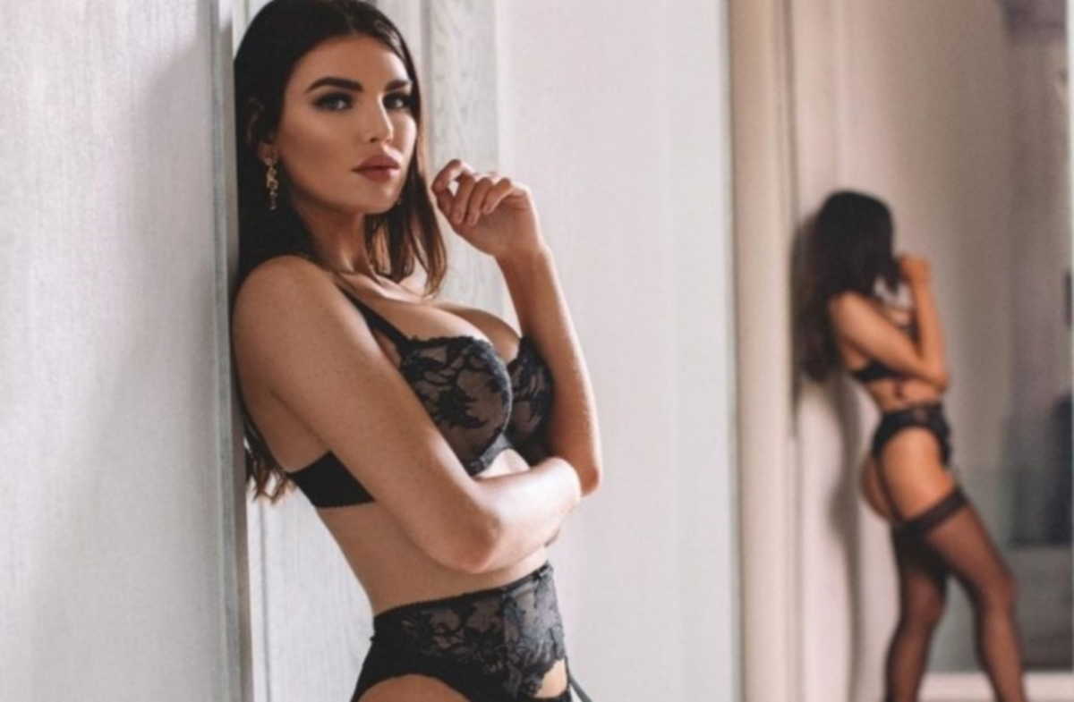 Η Nicole Thorne πέταξε το σουτιέν της και ποζάρει ημίγυμνη!
