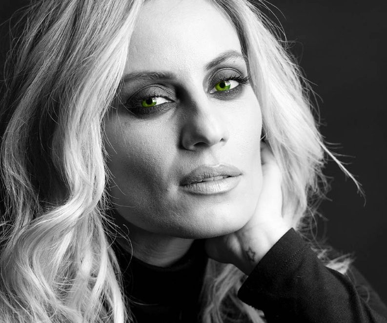 Ελεονώρα Μελέτη: Βρήκε τον τέλειο τρόπο να κρύβει τις ατέλειες του προσώπου της!