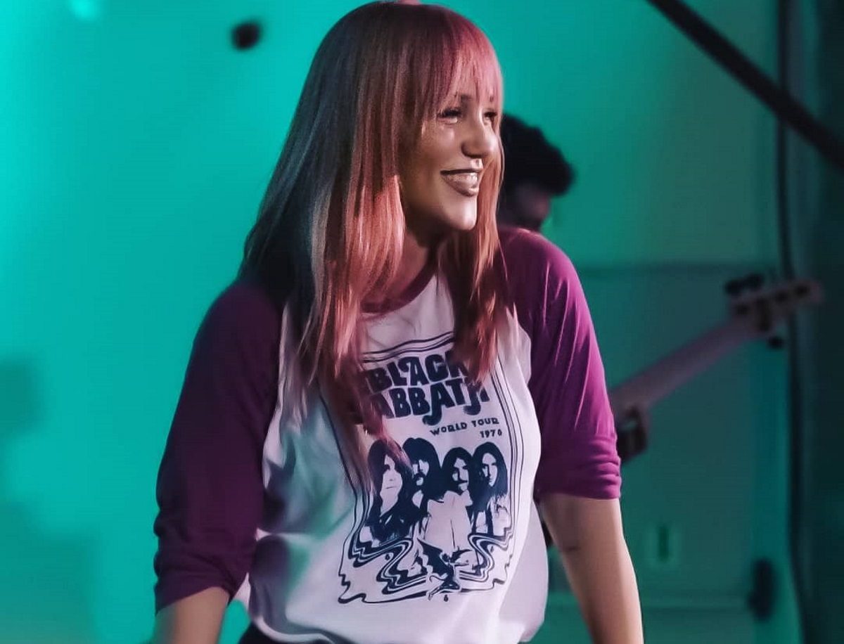 Πηνελόπη Αναστασοπούλου: Ποζάρει topless στον φωτογραφικό φακό του συζύγου της!